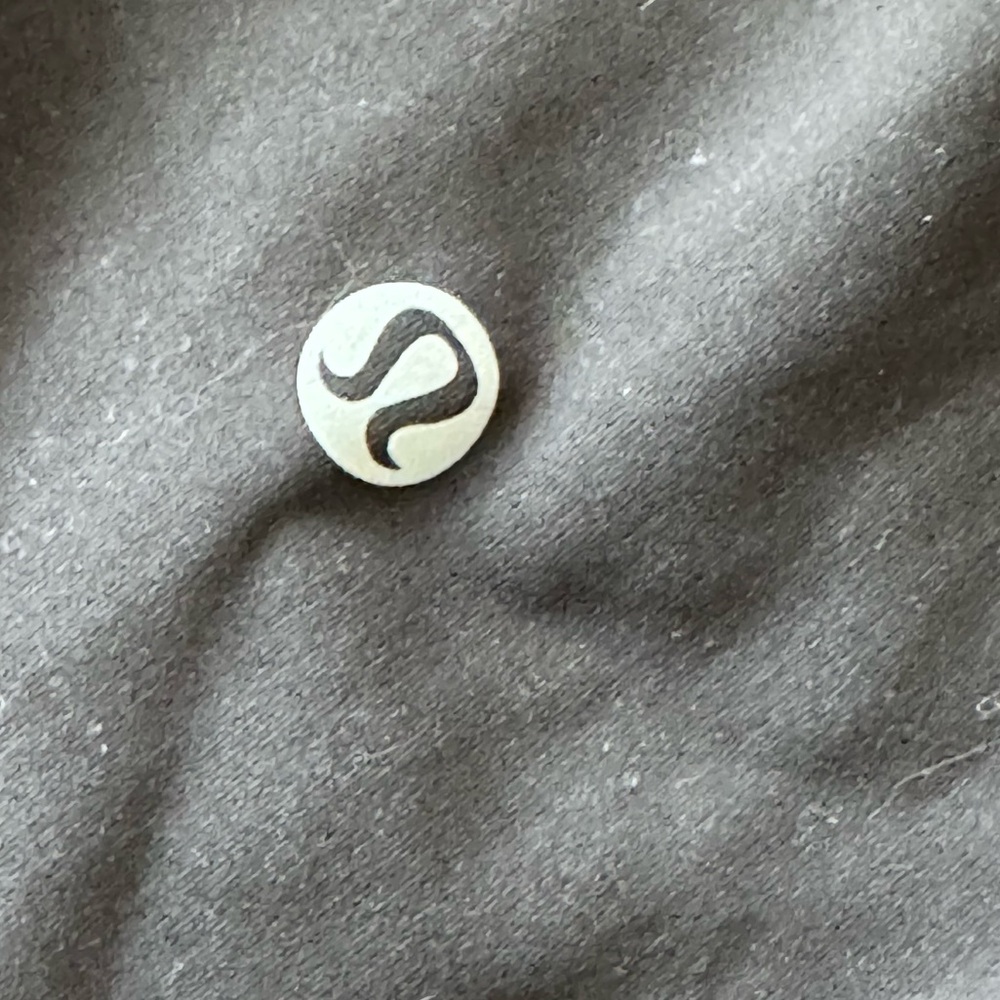 Lululemon Wunder Train Black Leggings with Pockets - Size 6 - 25” - Picture 4 of 4